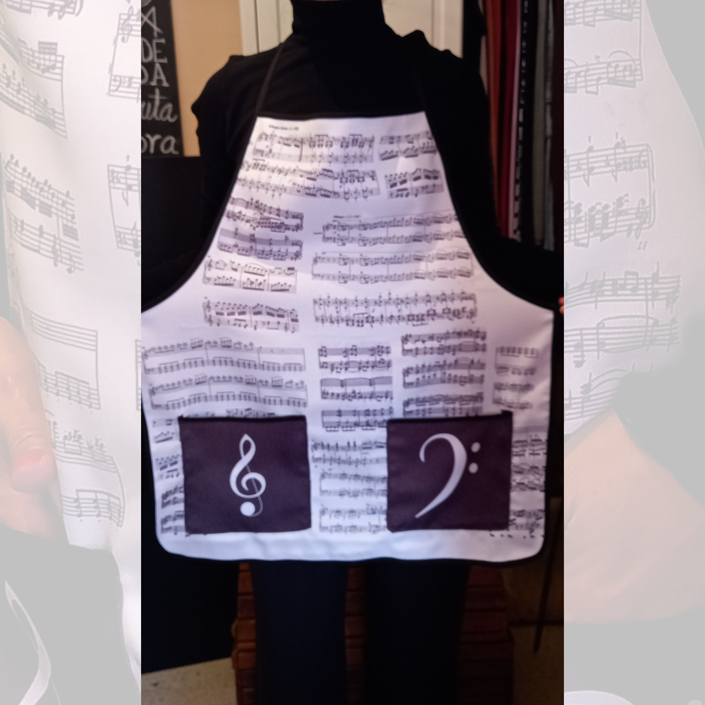 Delantal decorado con simbolos musicales