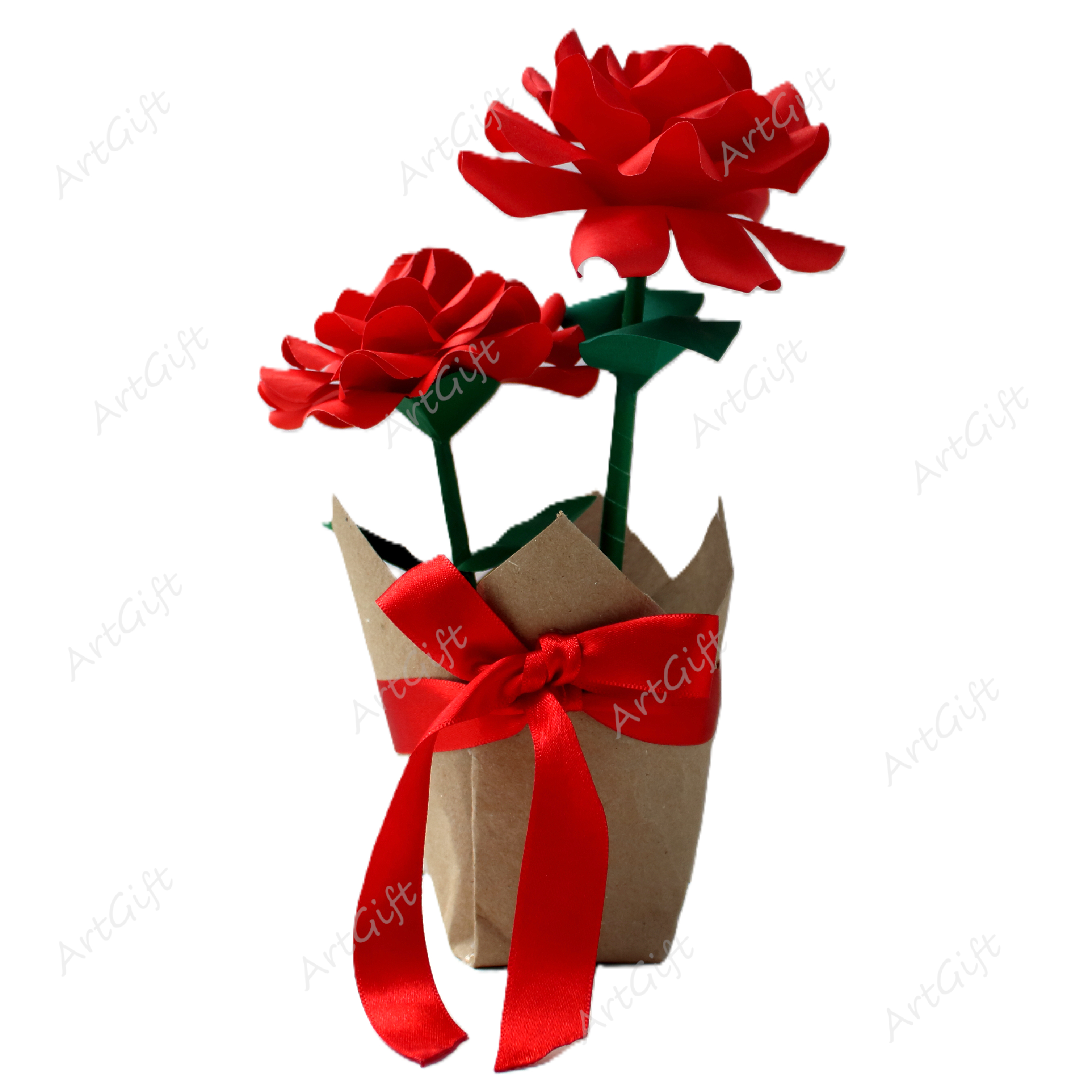 Maceta con dos rosas rojas de papel